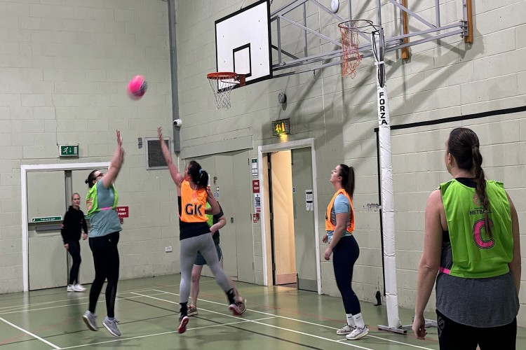 SOCIAL NETBALL MILTON KEYNES ON WEDNESDAYS GETS UNDERWAY